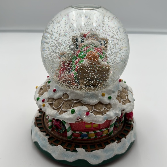 Limited Edition Waterford Musical Rotating Snow Globe playing Brahms Lullaby - Picture 14 of 17